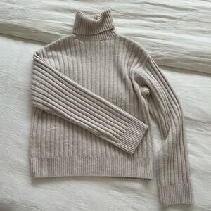 H&M womans knit turtleneck